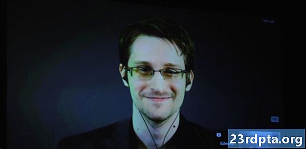 Assista a Edward Snowden detalhando como os telefones são usados ​​para espioná-lo